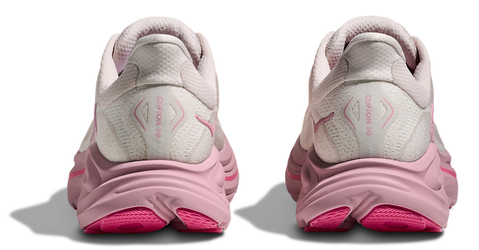 HOKA Clifton 10 Damen-Laufschuh in Beige mit pinkfarbener Sohle und rosafarbenem Logo 