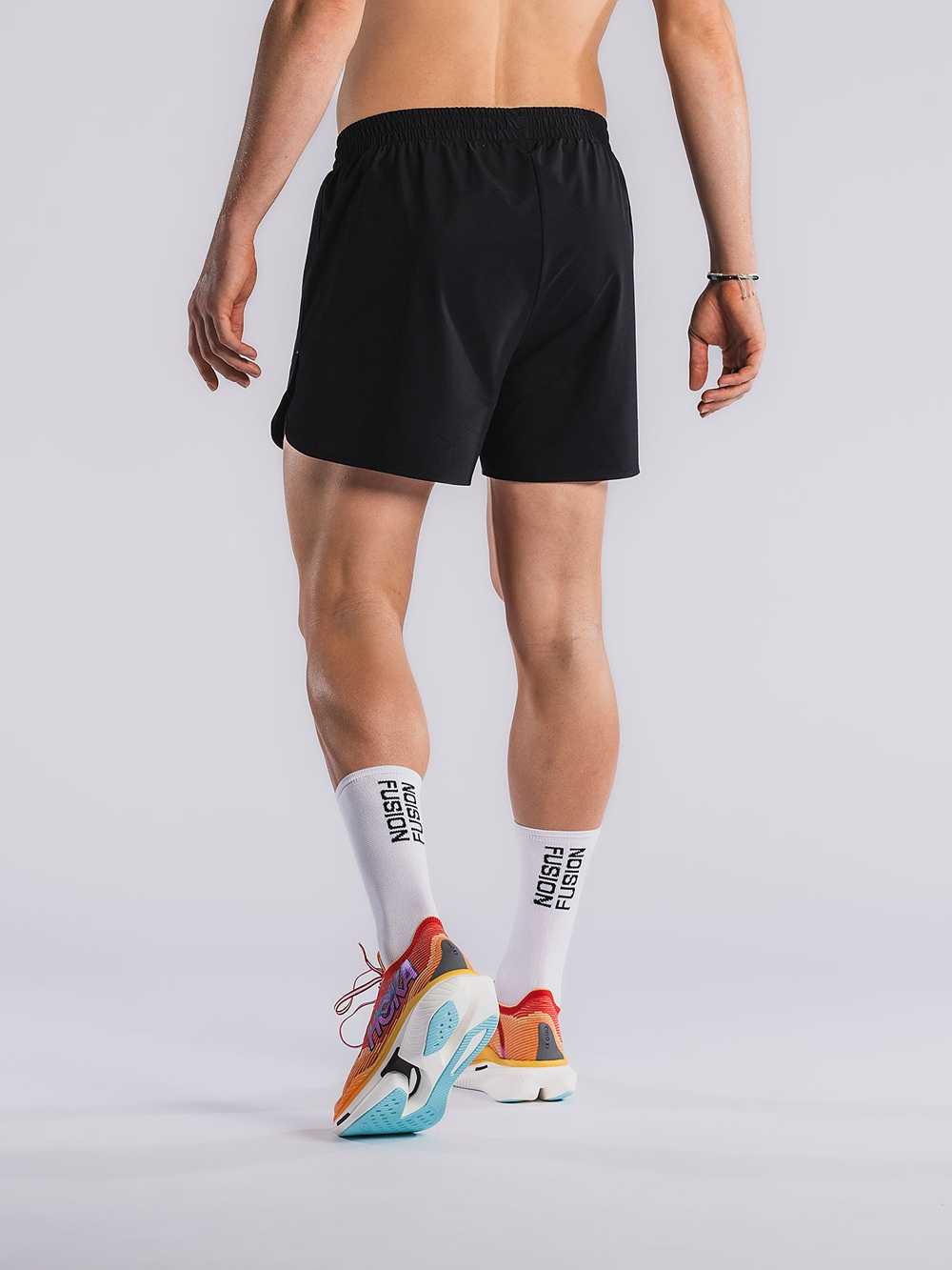 Fusion Men’s C3 Run Shorts in Schwarz, seitliche Ansicht mit sichtbar integrierter Innentight