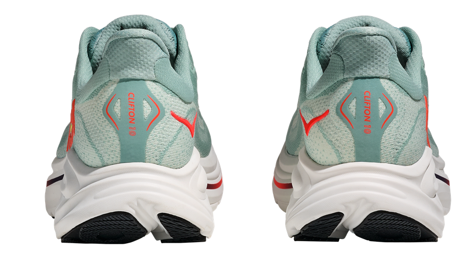 HOKA Clifton 10 Hellblau mit rotem Logo und Weißer Sohle