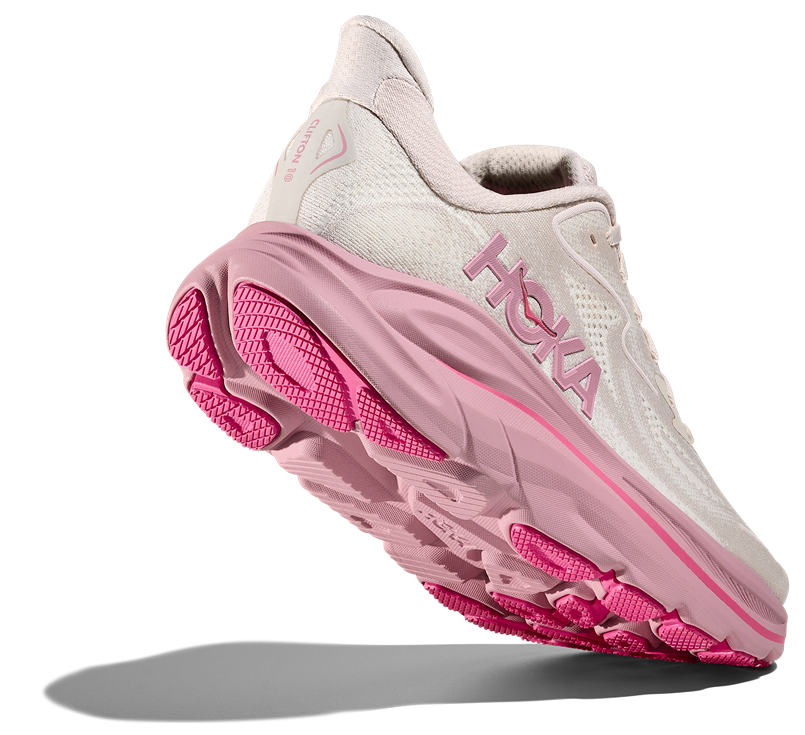 HOKA Clifton 10 Damen-Laufschuh in Beige mit pinkfarbener Sohle und rosafarbenem Logo 