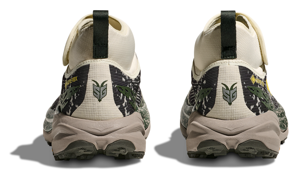 HOKA Speedgoat 6 GTX MID in Camouflage-Design mit hohem Schaft und Vibram-Außensohle