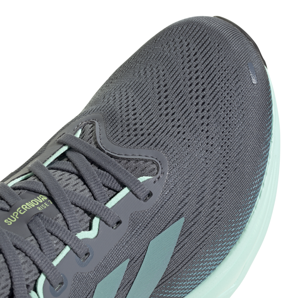 Adidas Supernova Rise 2 M in Blau mit türkisfarbener Sohle und drei Streifen in Seitenansicht.