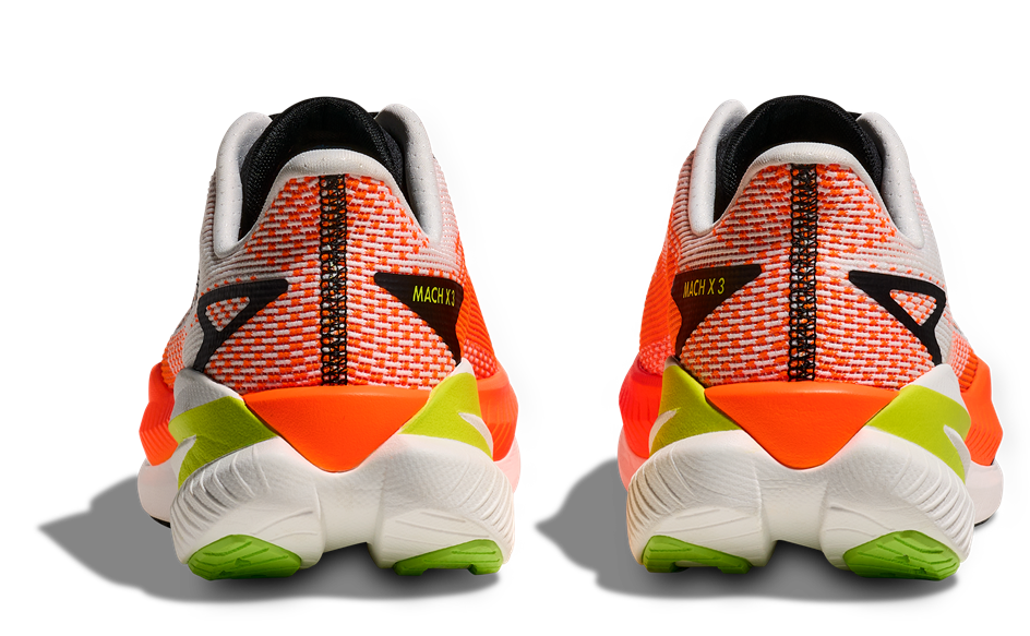 HOKA Mach X3 weiß Orange, Schwarzes Logo und Schwarze Schnürsenkel