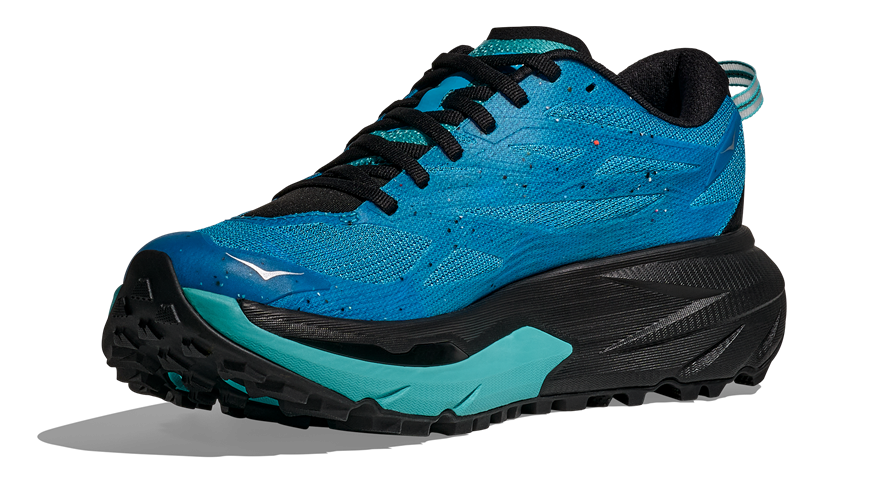 Seitenansicht des HOKA Mafate 5 in Hellblau mit schwarz/ blauer Sohle mit griffiger Vibram®-Sohle und technischem Mesh-Obermaterial