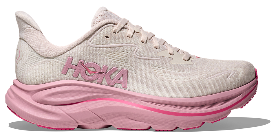 HOKA Clifton 10 Damen-Laufschuh in Beige mit pinkfarbener Sohle und rosafarbenem Logo 
