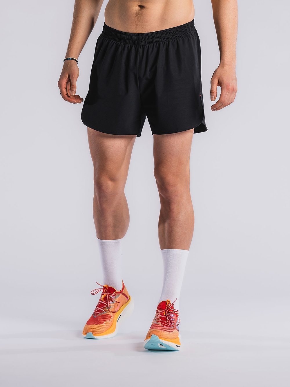 Fusion Men’s C3 Run Shorts in Schwarz, seitliche Ansicht mit sichtbar integrierter Innentight