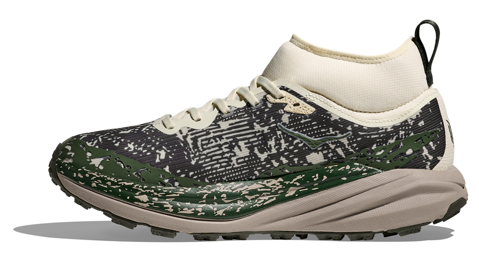 HOKA Speedgoat 6 GTX MID in Camouflage-Design mit hohem Schaft und Vibram-Außensohle