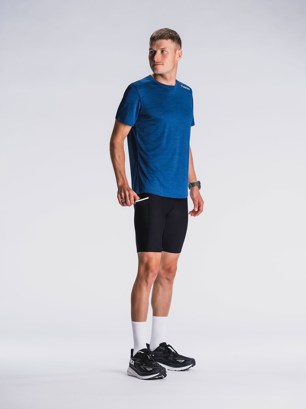 Fusion C3 Short Tights in Schwarz – eng anliegende, funktionelle Laufhose mit seitlichen Taschen