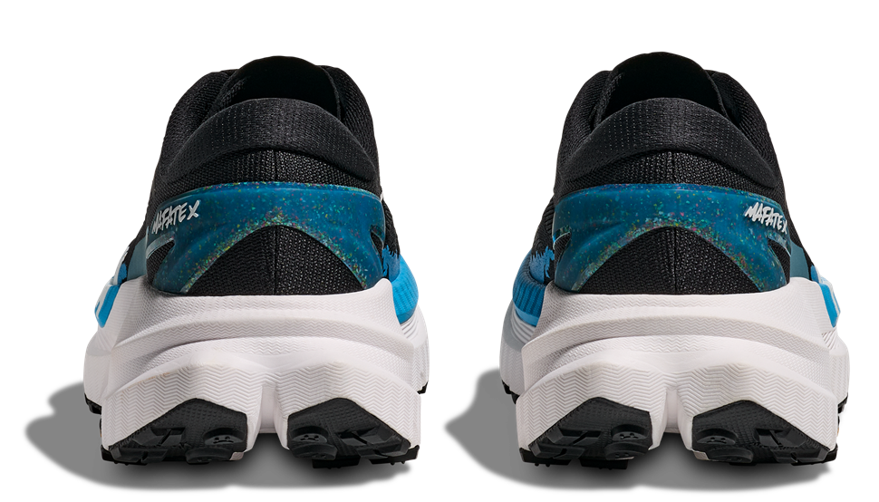HOKA Mafate X Herren-Trailrunning-Schuh in Schwarz-Blau mit weißer Zwischensohle und blauer Zehenkappe
