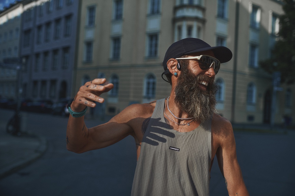 Suunto Wing 2 schwarz  getragen an einem Mann