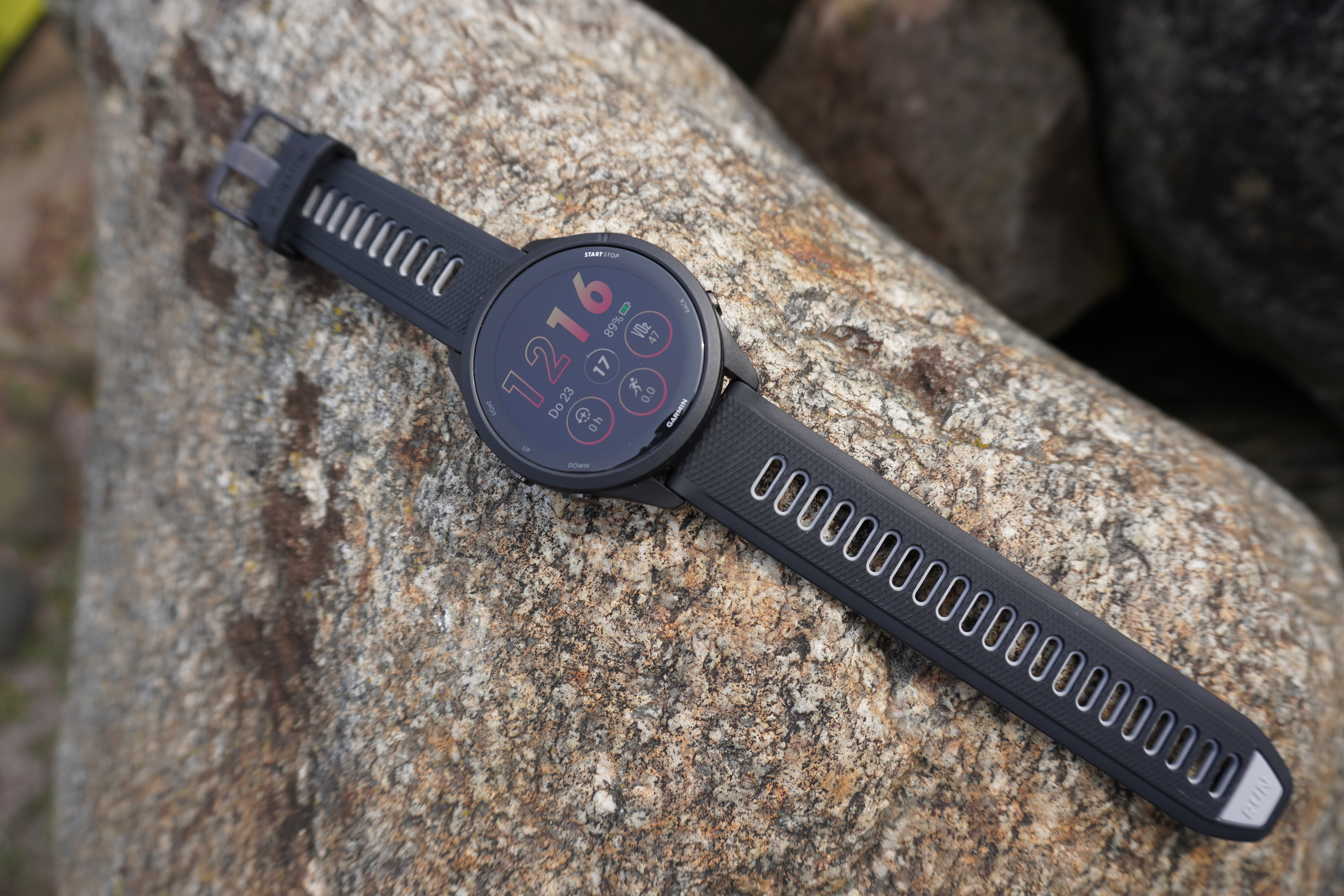 Garmin Forerunner 265: Die smarte GPS-Laufuhr mit farbenreichem touch AMOLED-Display