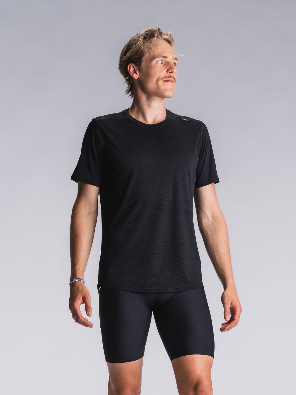 Fusion Run-T-Shirt Herren in Schwarz – funktionelles Laufshirt mit weichem Material und sportlicher Passform