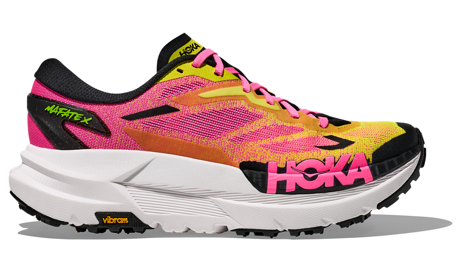 HOKA Mafate X Herren-Trailrunning-Schuh in Pink-Gelb mit schwarzer Vibram-Sohle und auffälligem HOKA-Logo